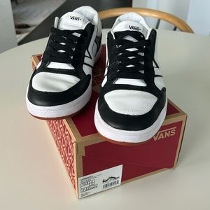 Vans, Lowland Comfy Cush, VN0A7TNL91Q, Black & White SZ 12 w/box